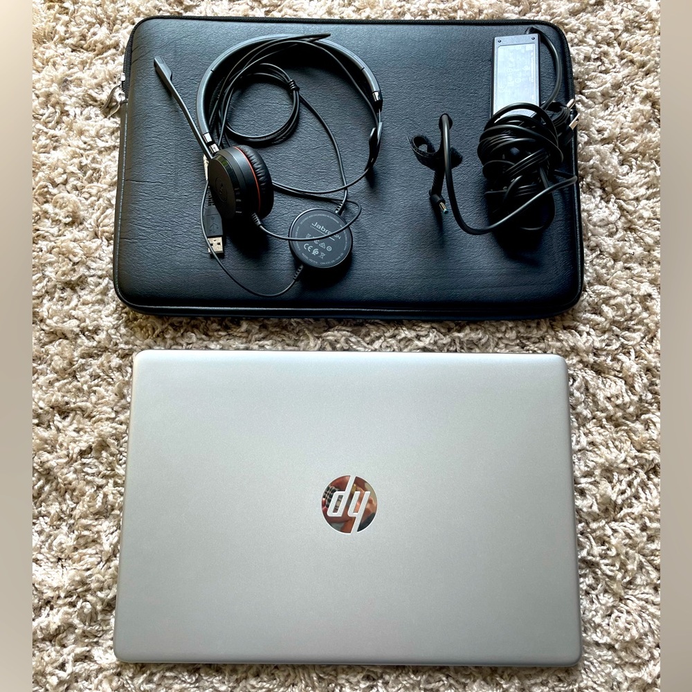 HP Laptop - 15-dy1124nr with computer case, charger, and headset